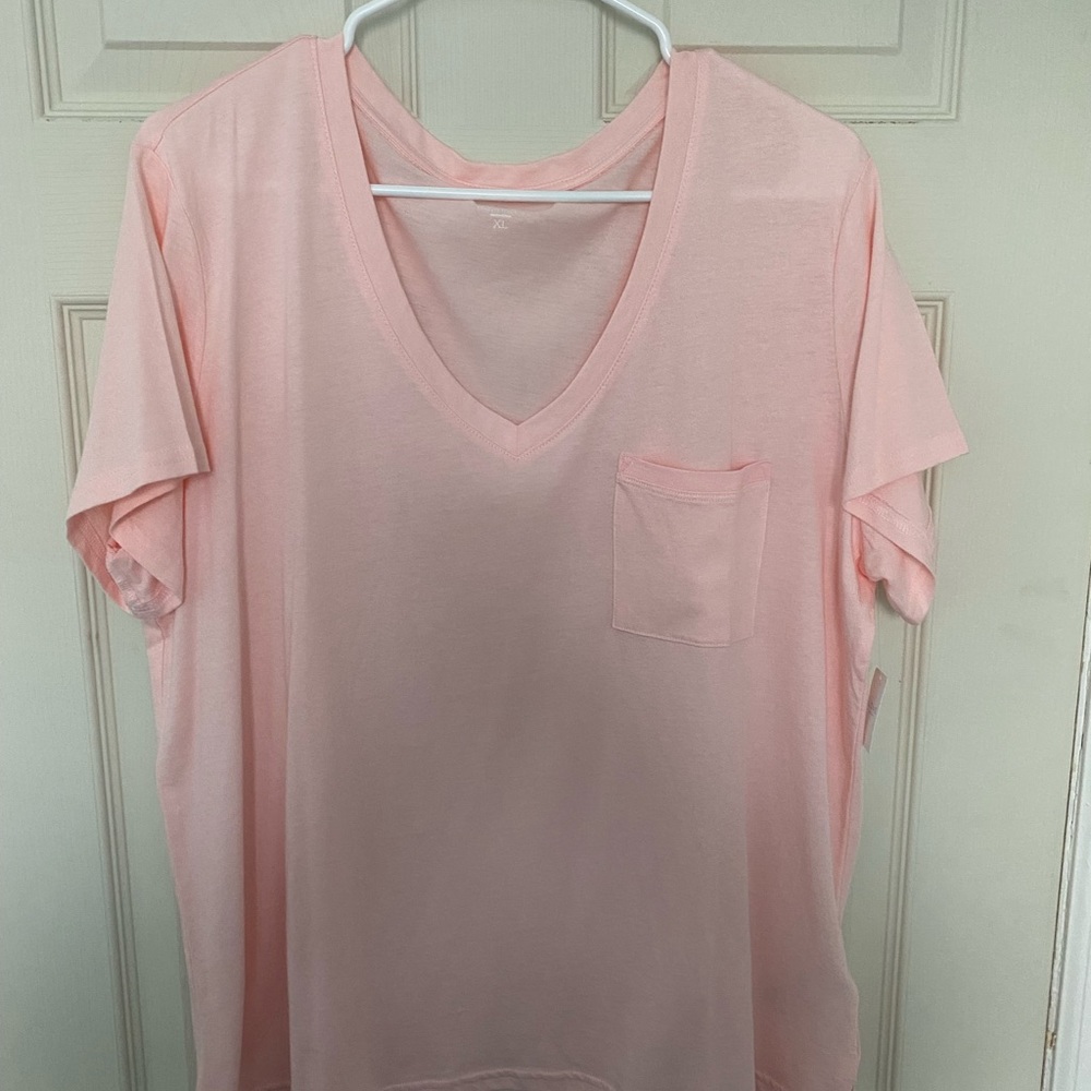 NWT Women GAP T SHIRT